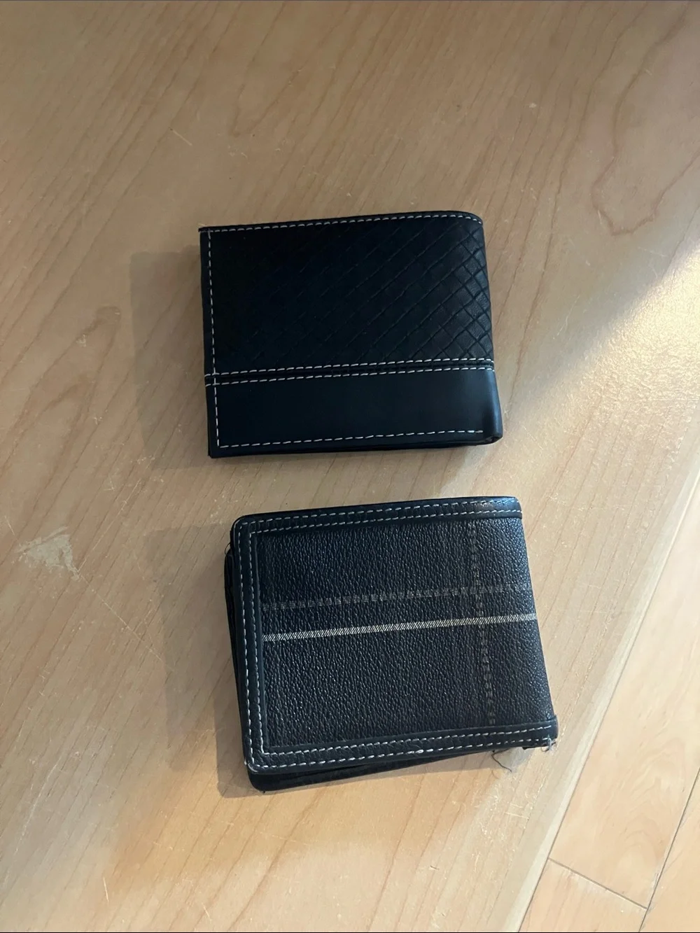 Men's Black Bifold Wallet Set with Contrast Stitching